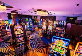 Pemandangan dinamis di asiacasino menampilkan permainan slot dan sportsbook